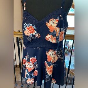 Torrid dark blue floral sleeveless top. A torrid size 2 which is 18/20.